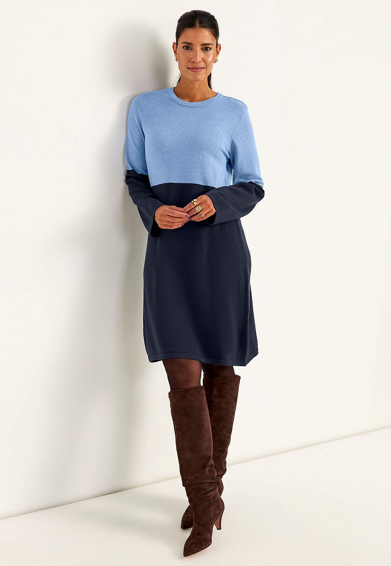 Tweekleurige en fijn gebreide jurk