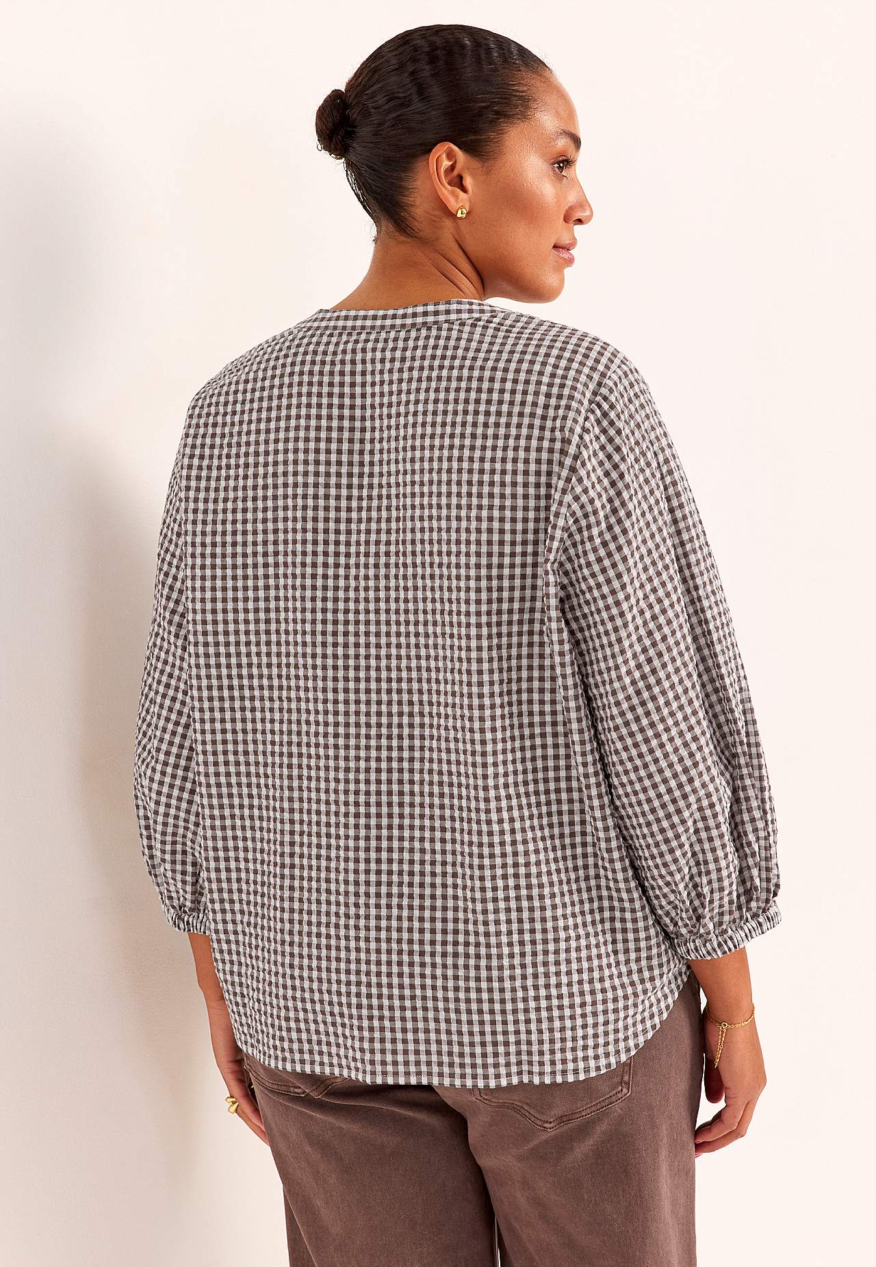 Klein geruite bloes van seersucker