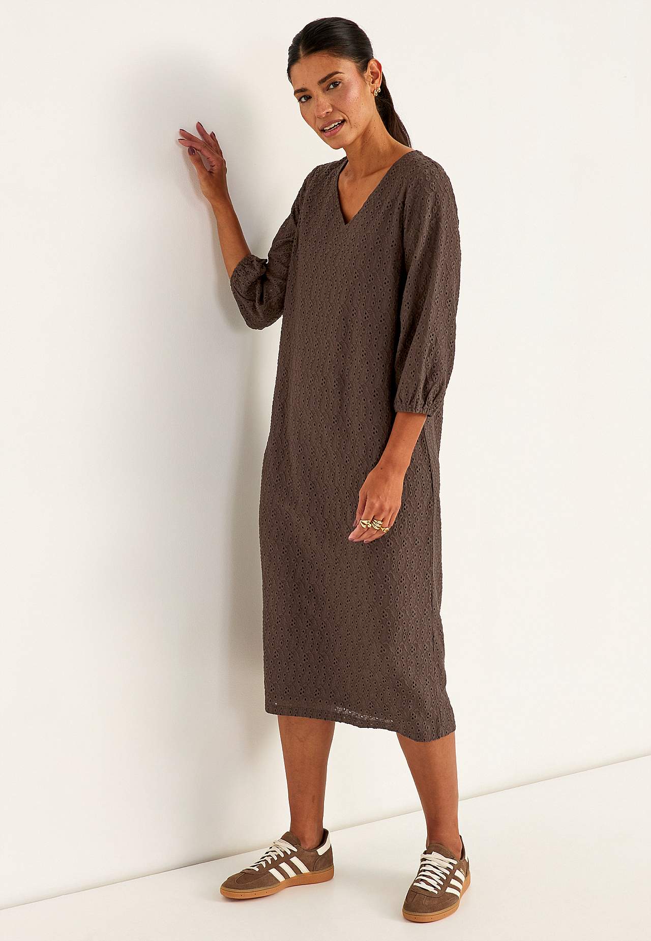 Jerseyjurk met geborduurd gatenpatroon