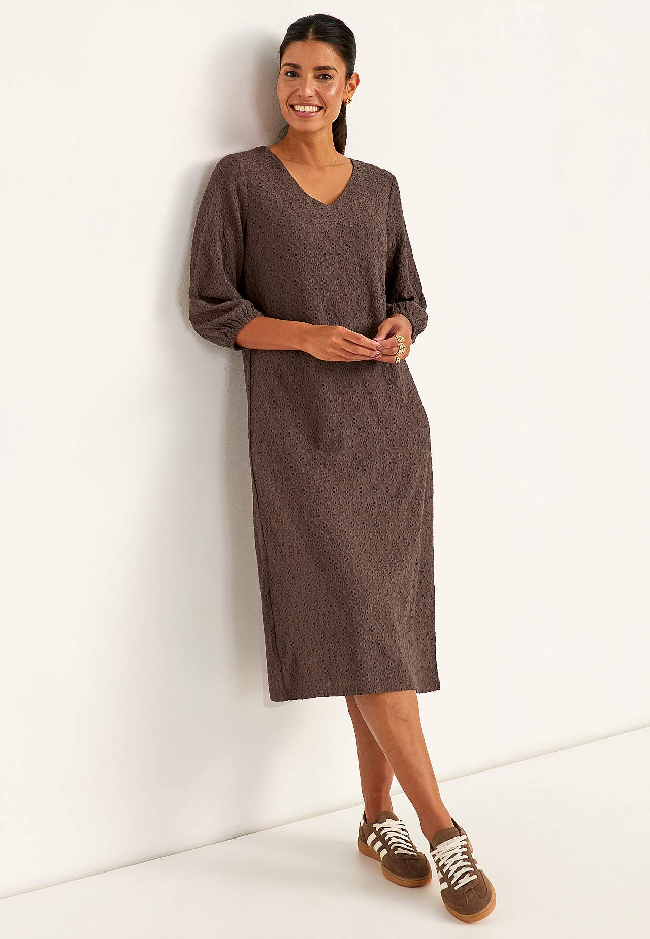 Jerseyjurk met geborduurd gatenpatroon