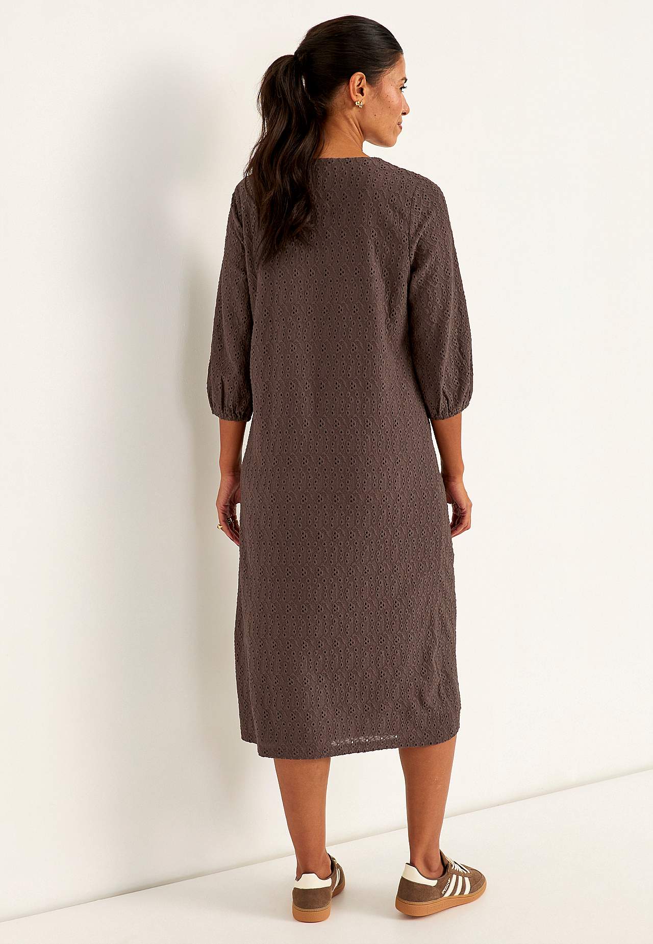 Jerseyjurk met geborduurd gatenpatroon