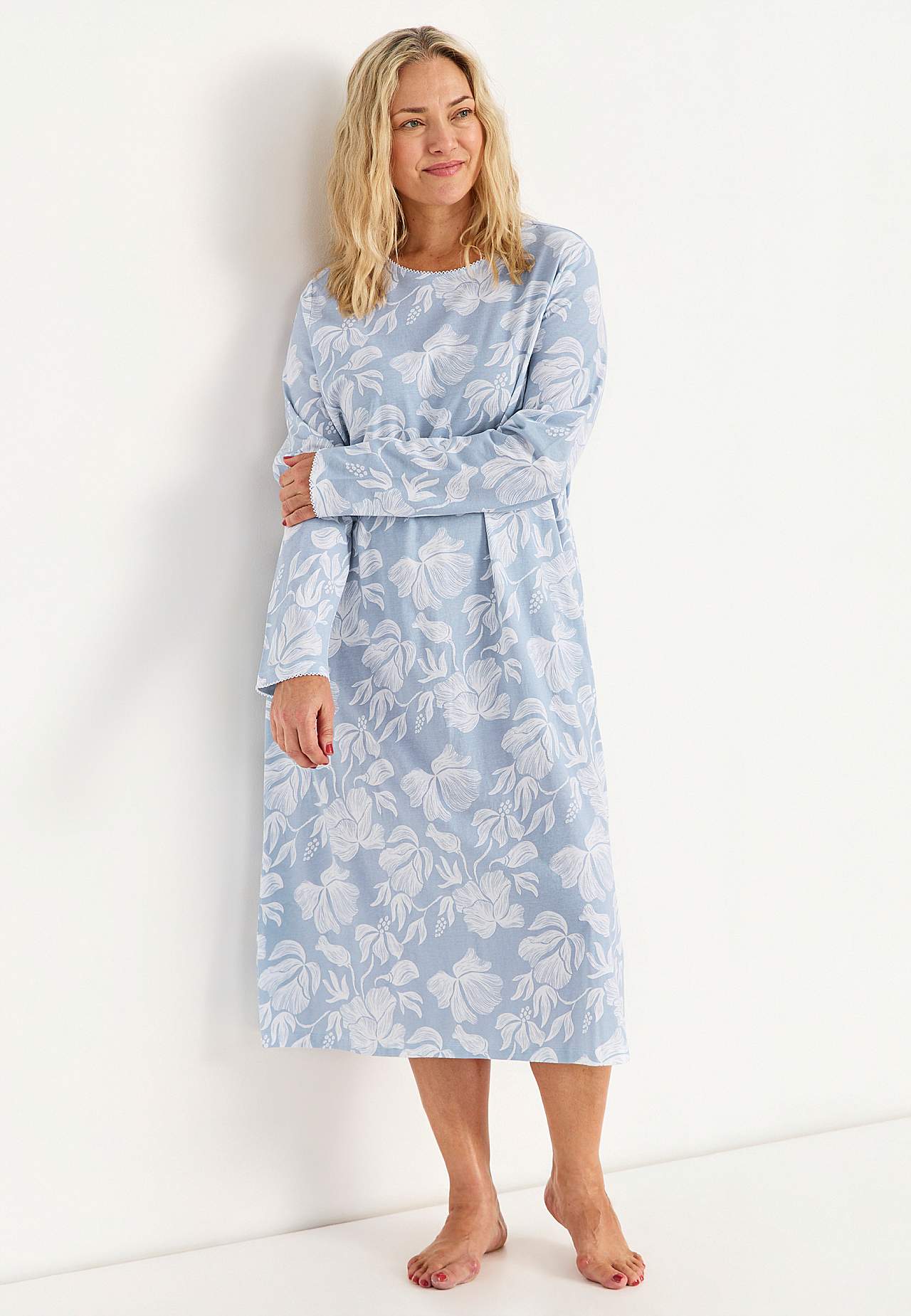 Nachtjurk met een bloemenpatroon