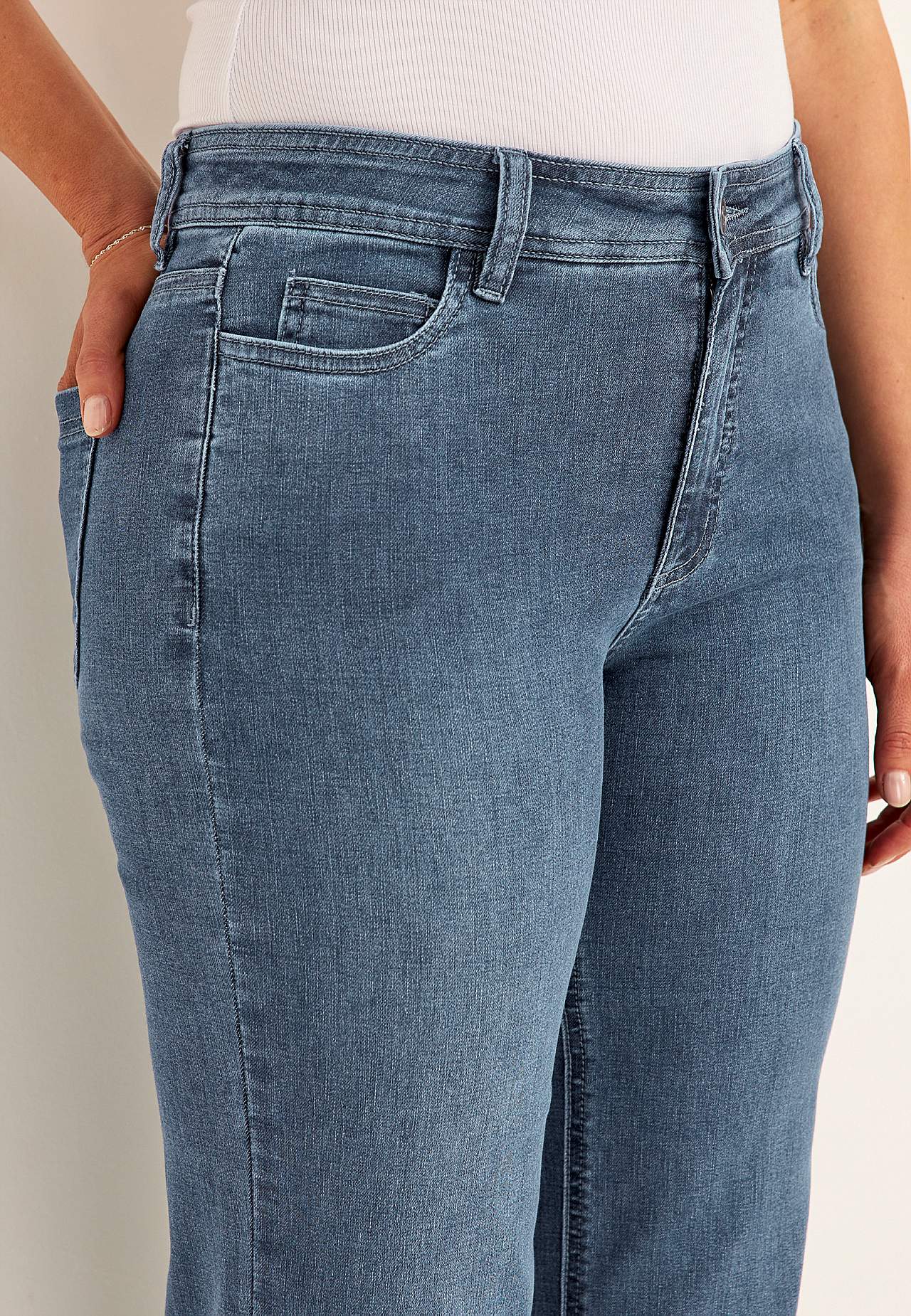 Wijde spijkerbroek van superstretch denim Sara