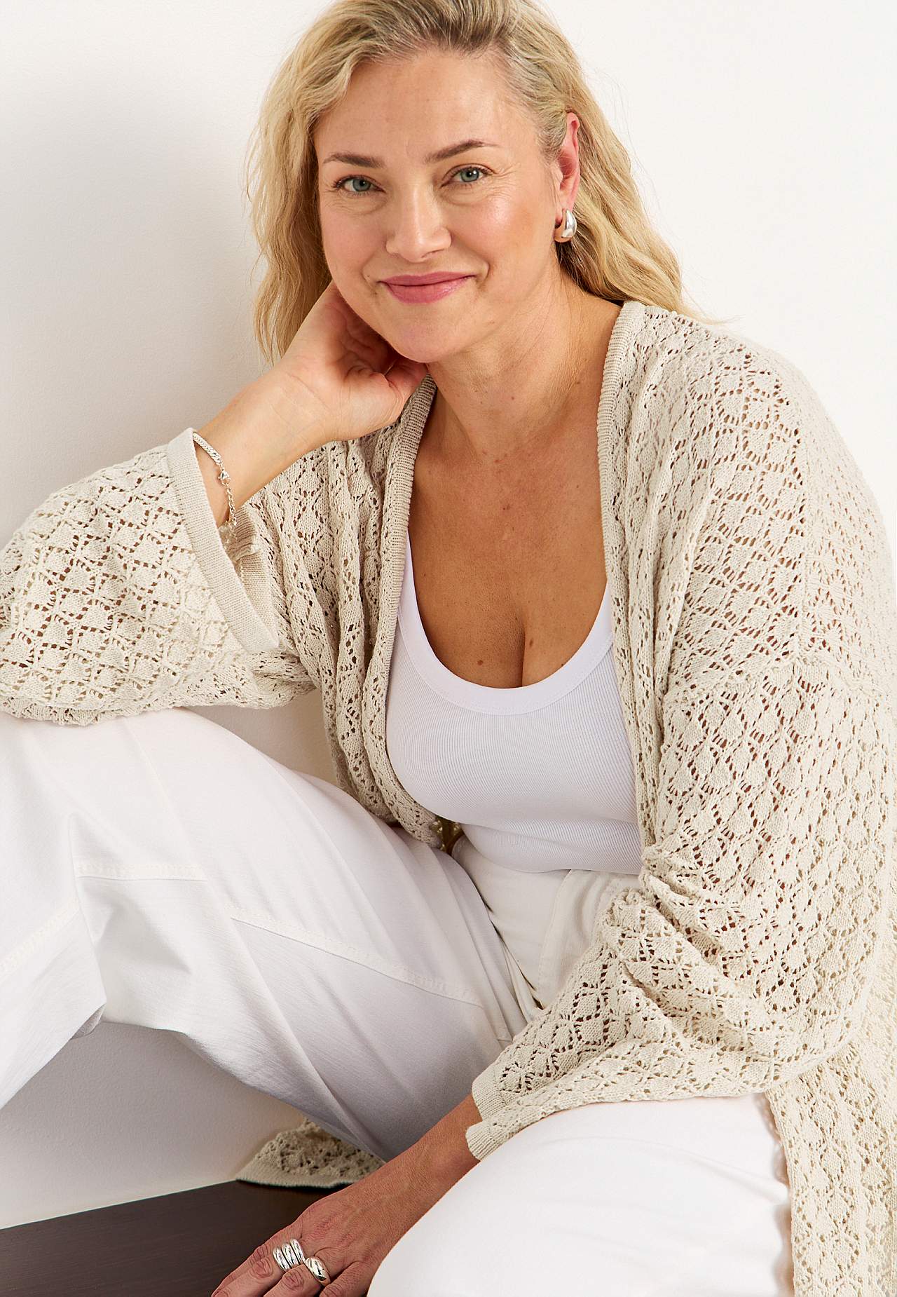 Gebreide cardigan met gatenpatroon