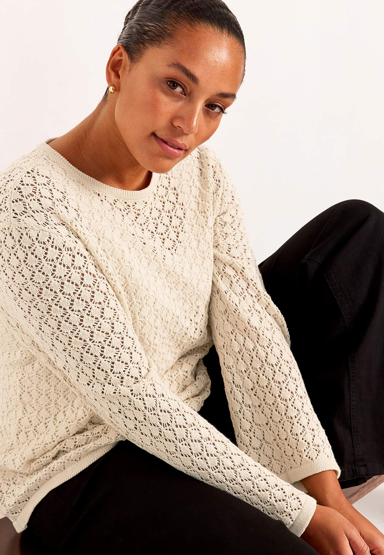 Gebreide sweater met gatenpatroon