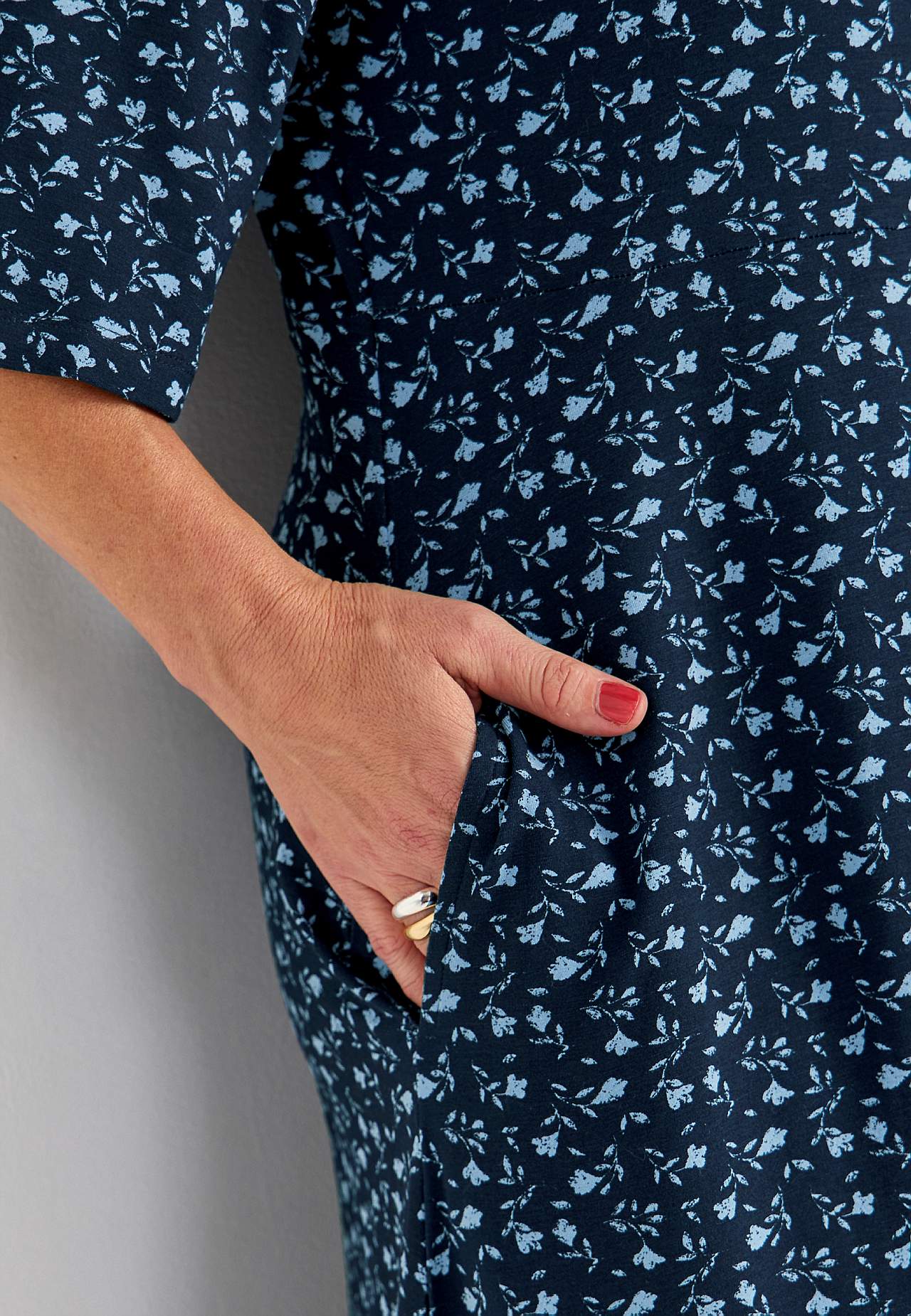 Jerseyjurk met een bloemenpatroon en zakken