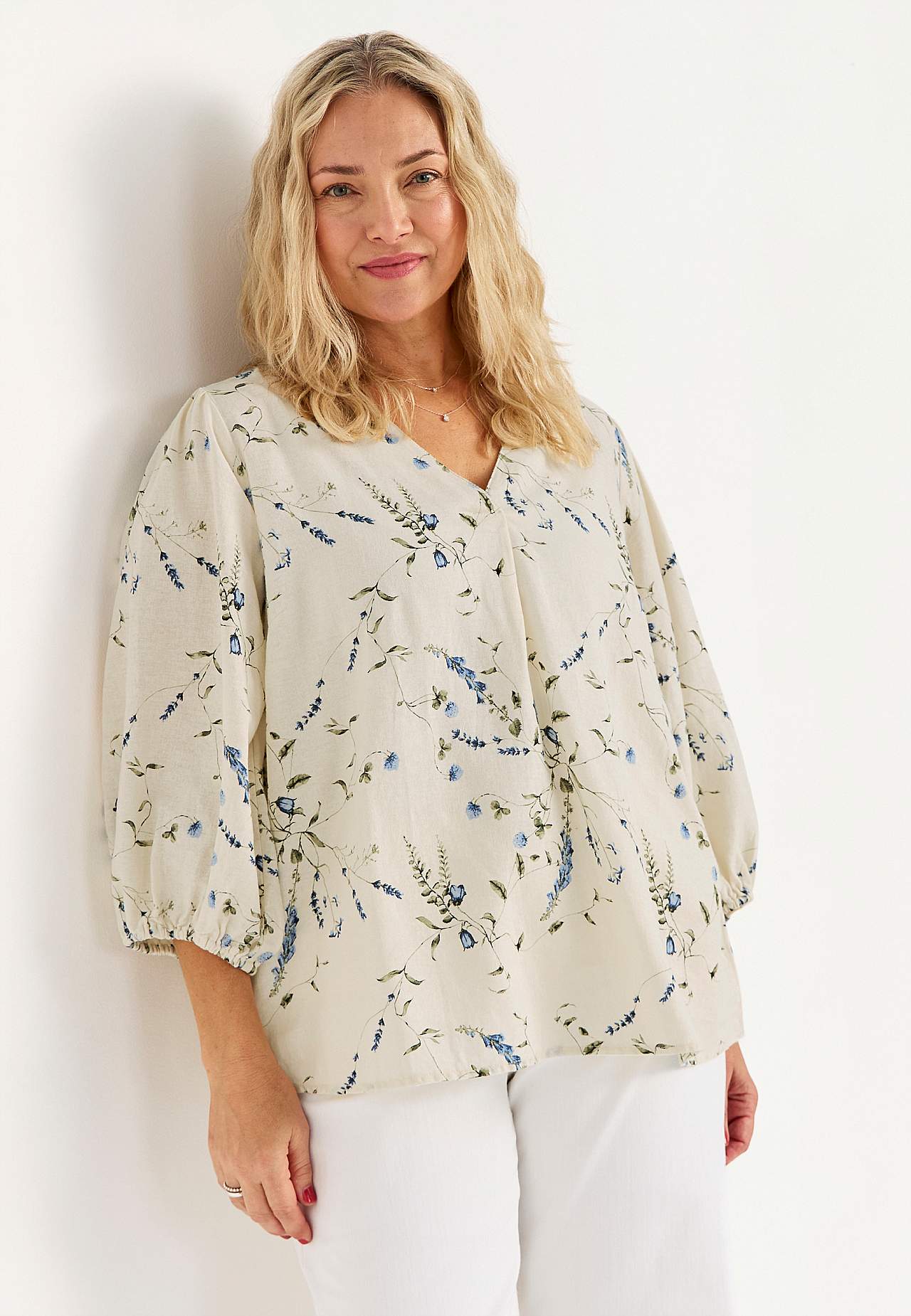 Bloemige linnen blouse
