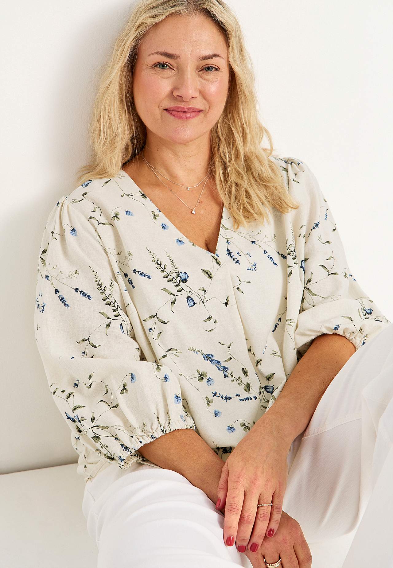 Bloemige linnen blouse