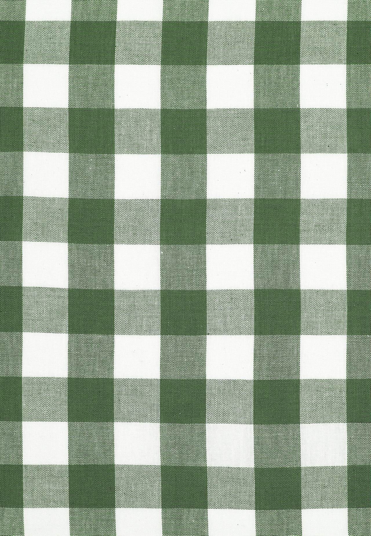 Gevlochten en geruite gordijnkast